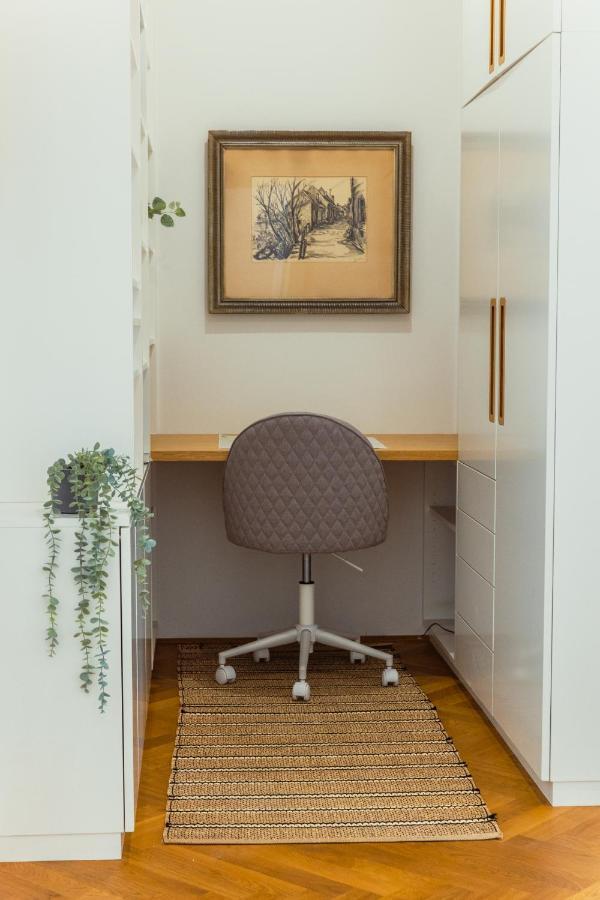 Top Location City Centre Condo In Historic Building With Free Garage Parking Liubliana Exterior foto
