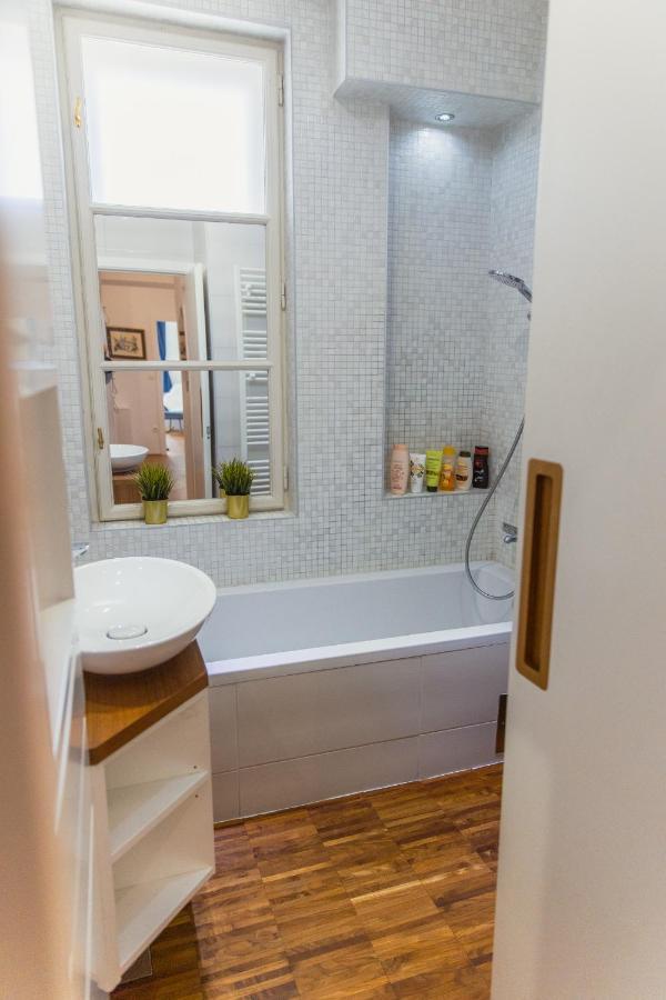 Top Location City Centre Condo In Historic Building With Free Garage Parking Liubliana Exterior foto